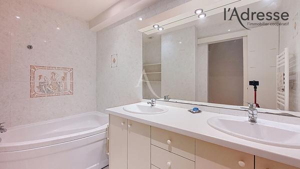 PUTEAUX/ Boieldieu - Appartement 5 pièces 121m² avec cave, parking boxé et balcon 8m²