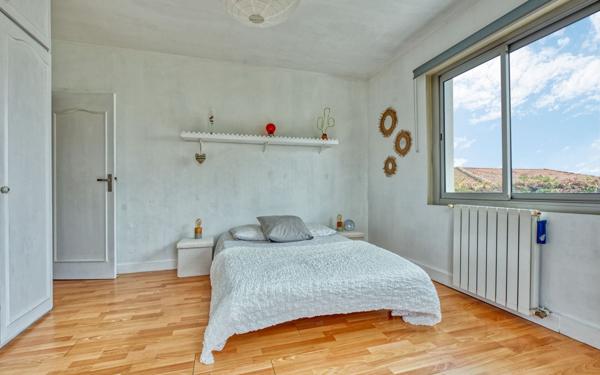 Maison à vendre    6 pièces • 231 m2 Pessac