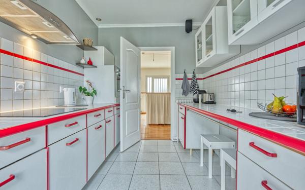 Maison à vendre    6 pièces • 231 m2 Pessac