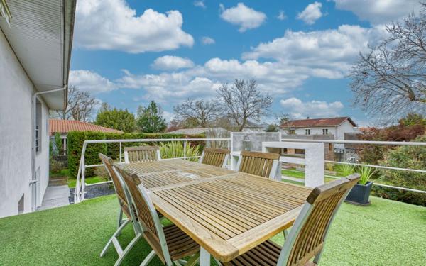 Maison à vendre    6 pièces • 231 m2 Pessac
