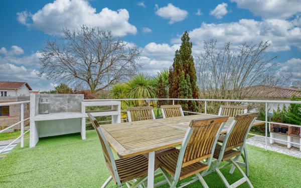Maison à vendre    6 pièces • 231 m2 Pessac