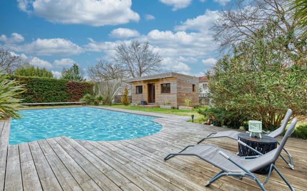 Maison à vendre    6 pièces • 231 m2 Pessac