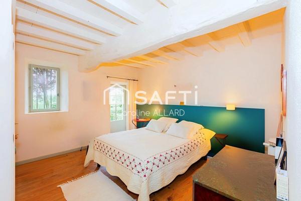 Maison de maître renovéeT7 sur une parcelle boisée de 9435m²