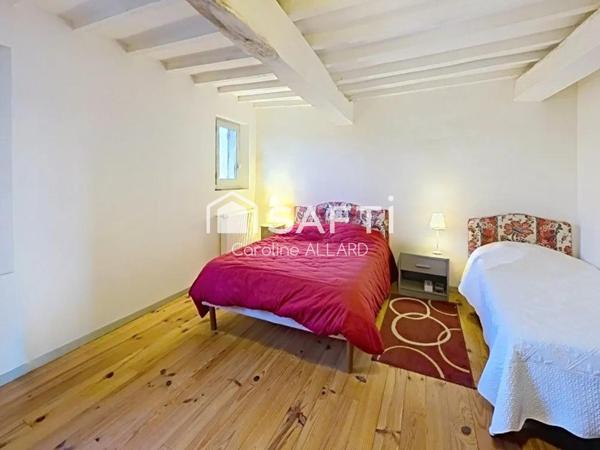 Maison de maître renovéeT7 sur une parcelle boisée de 9435m²