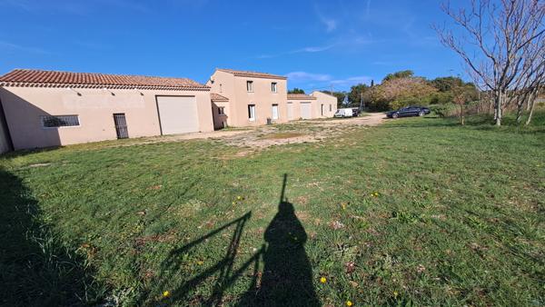 Maison de 119 m²sur 1500 m² de terrain, hangar de 150 m² et bureau d'accueil  Sérignan-du-Comtat (84830)