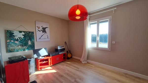 Maison de 119 m²sur 1500 m² de terrain, hangar de 150 m² et bureau d'accueil  Sérignan-du-Comtat (84830)