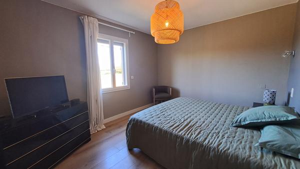 Maison de 119 m²sur 1500 m² de terrain, hangar de 150 m² et bureau d'accueil  Sérignan-du-Comtat (84830)