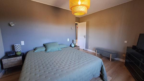 Maison de 119 m²sur 1500 m² de terrain, hangar de 150 m² et bureau d'accueil  Sérignan-du-Comtat (84830)