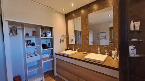 Maison de 119 m²sur 1500 m² de terrain, hangar de 150 m² et bureau d'accueil  Sérignan-du-Comtat (84830)