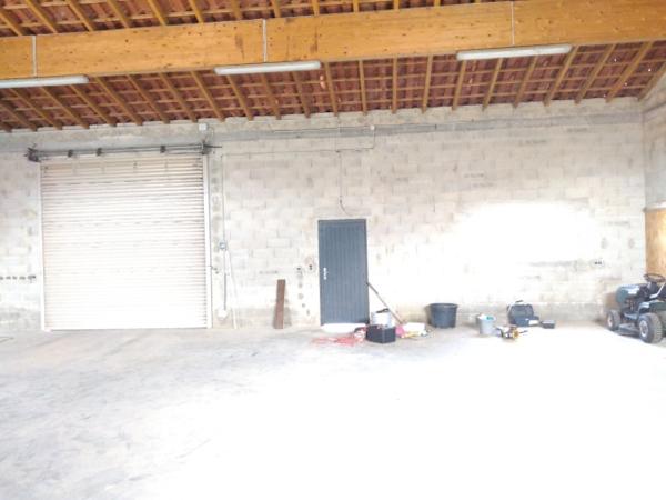 Maison de 119 m²sur 1500 m² de terrain, hangar de 150 m² et bureau d'accueil  Sérignan-du-Comtat (84830)