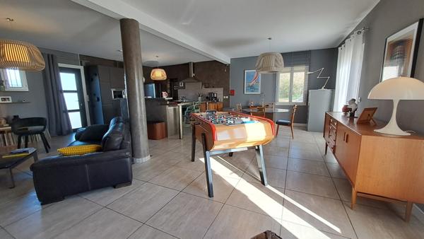 Maison de 119 m²sur 1500 m² de terrain, hangar de 150 m² et bureau d'accueil  Sérignan-du-Comtat (84830)