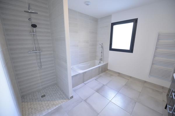 49000 ECOUFLANT MAISON NEUVE - GRANDE PIECE DE VIE - 4CH - JARDIN - GARAGE