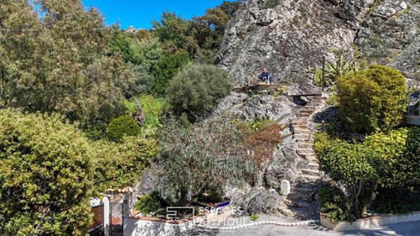 Cadre nature pour cette villa aux portes de Hyères