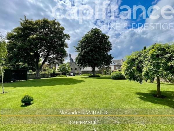 Propriété à vendre 17 pièces en plein centre de DOL DE BRETAGNE (35) - proche de Saint Malo