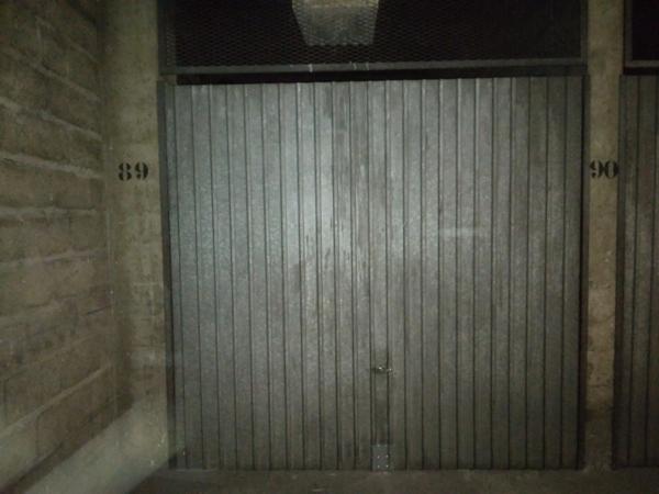 Box de 15m² et 3.80 m de hauteur dans résidence de 1972