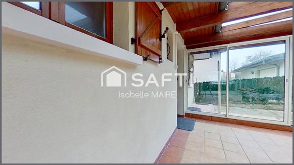 Maison individuelle avec véranda, garage et jardin