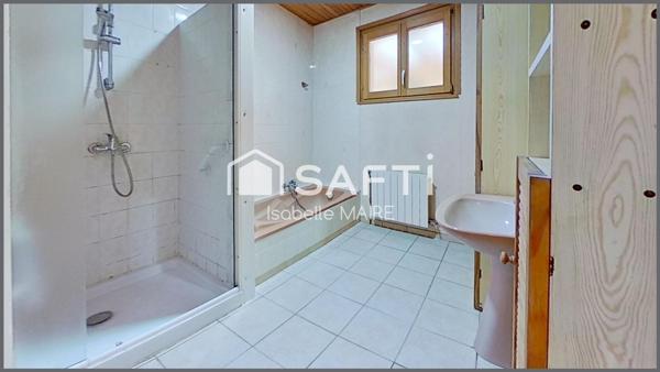 Maison individuelle avec véranda, garage et jardin