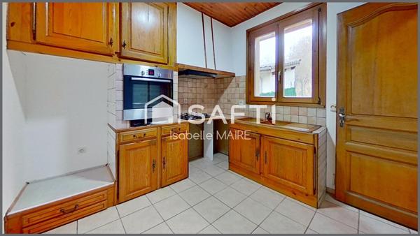 Maison individuelle avec véranda, garage et jardin