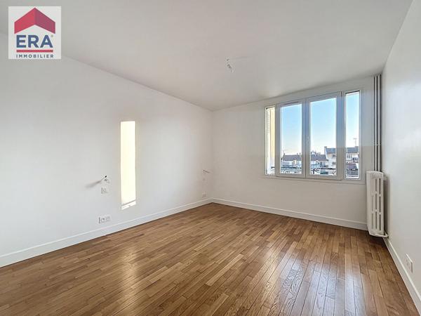 A VENDRE - 3 PIECES VUE BOIS DE VINCENNES + BALCON