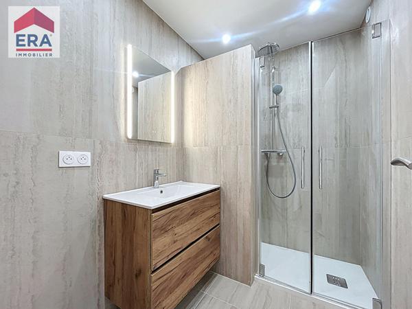 A VENDRE - 3 PIECES VUE BOIS DE VINCENNES + BALCON