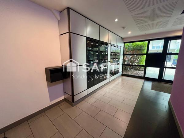 Superbe appartement F3 en attique, terrasse 24 m², balcon 9 m², garage en sous-sol, chauffage au sol