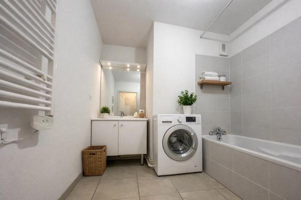 Superbe appartement F3 en attique, terrasse 24 m², balcon 9 m², garage en sous-sol, chauffage au sol