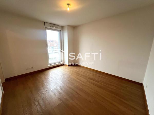 Superbe appartement F3 en attique, terrasse 24 m², balcon 9 m², garage en sous-sol, chauffage au sol
