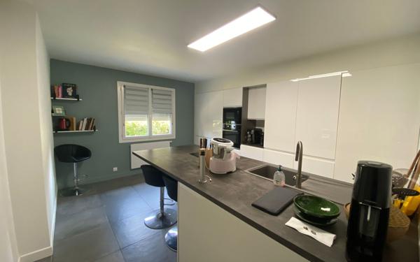 Maison à vendre    6 pièces • 326 m2 Moirans