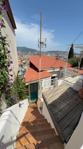 Vente                                                      Maison
                        
                     3 pièces                      64 m2                     à Nice