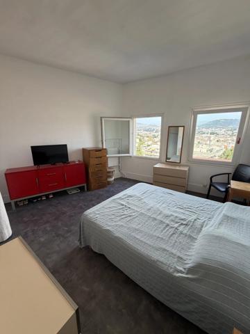 Vente                                                      Maison
                        
                     3 pièces                      64 m2                     à Nice