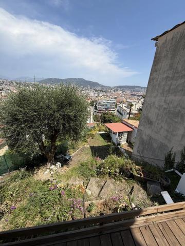 Vente                                                      Maison
                        
                     3 pièces                      64 m2                     à Nice