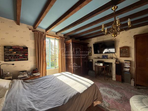 VIAGER OCCUPÉ – Maison de caractère avec piscine + dépendances – Grand jardin – LÉSIGNY (86)