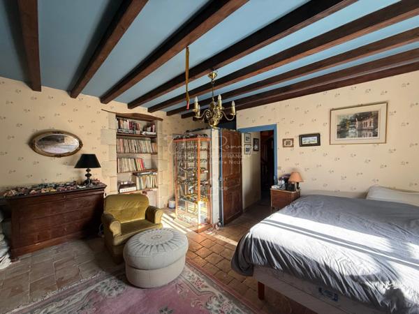 VIAGER OCCUPÉ – Maison de caractère avec piscine + dépendances – Grand jardin – LÉSIGNY (86)