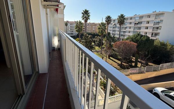 Appartement à louer    1 pièce • 24,39 m2 Cannes