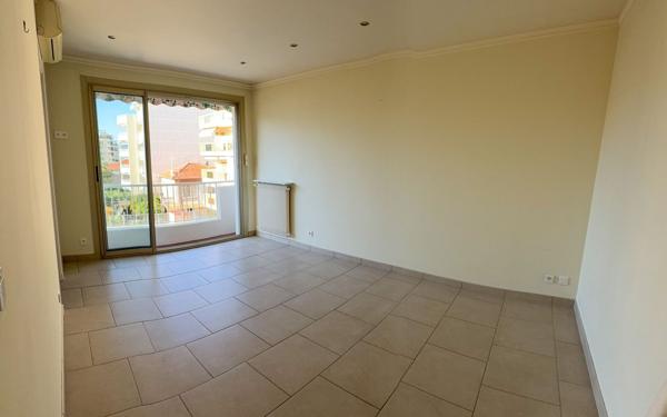 Appartement à louer    1 pièce • 24,39 m2 Cannes