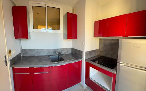 Appartement à louer    1 pièce • 24,39 m2 Cannes