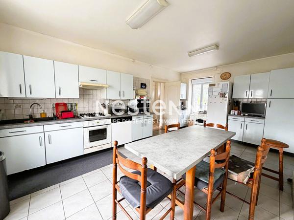 Longère familiale de 174 m² à vendre 6 chambres, garage et piscine à Montval-sur-Loir (72500)