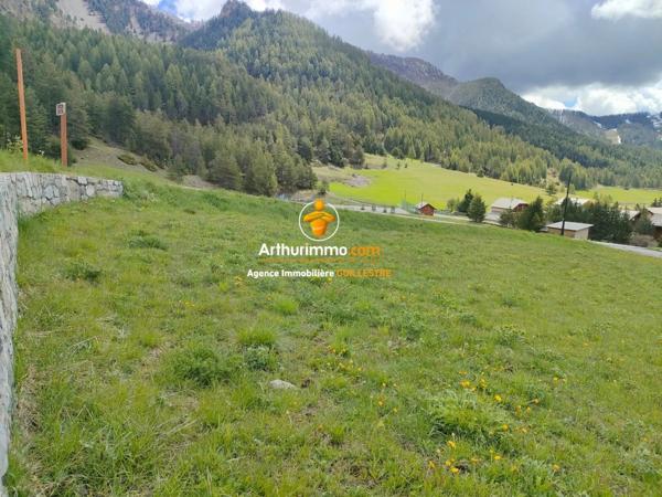 Vente                                                      Terrain
                        
                                         1032 m2                     à Arvieux