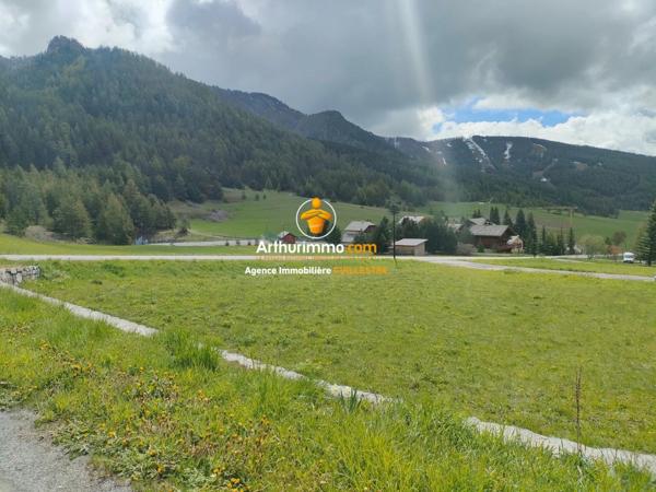 Vente                                                      Terrain
                        
                                         1032 m2                     à Arvieux