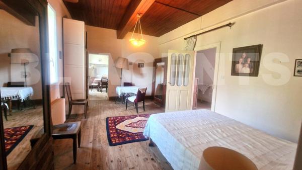 Propriété 7 pièces avec appartement indépendant plus dépendances plus terre