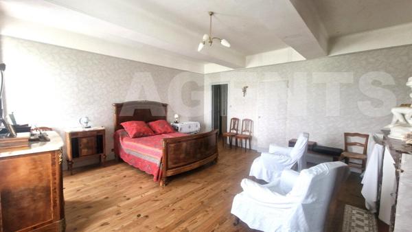 Propriété 7 pièces avec appartement indépendant plus dépendances plus terre