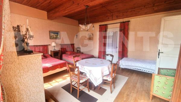 Propriété 7 pièces avec appartement indépendant plus dépendances plus terre