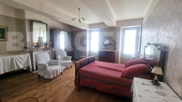 Propriété 7 pièces avec appartement indépendant plus dépendances plus terre