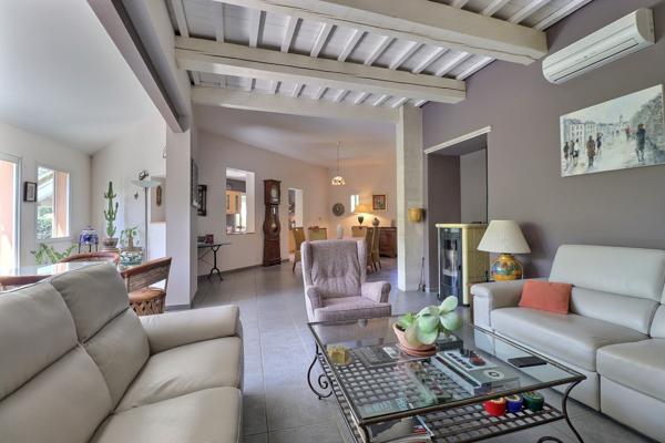 Uzès (30700) A vendre villa 6 minutes d'Uzès