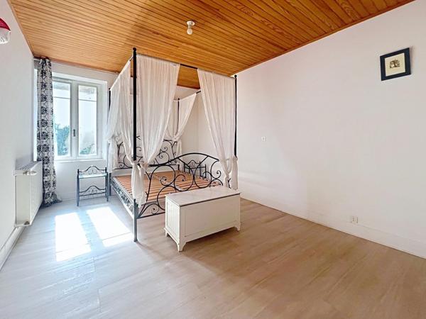 Maison de ville 170 m² à Casteljaloux – Garage, cour, 4 chambres