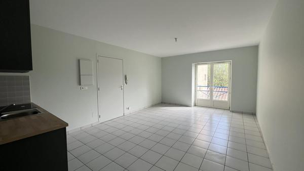 Appartement
                                                                                                                                                                                                                                                                                                                        3 pièce(s)                                                                                                                                                                                                          1 chambre(s)                                                                                                                                                                                                          52  m²