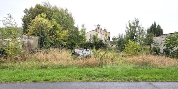 Belle Maison de Village et de Caractère style Champenois de 155 m² à Rénover et Façonner à votre Goût avec sa Cour sécurisée, Terrasse couverte, Garage et Grange de 125 m², Appentis, Bûcher et Terrain arboré de 973 m²