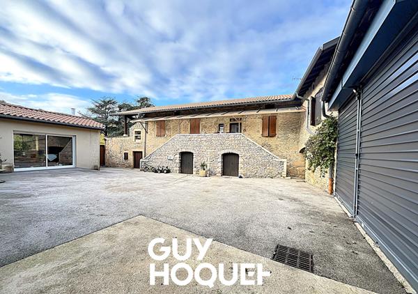 Propriété Viticole en Pierre - Deux Maisons + Dépendances et Terrain - 71960 FUISSE