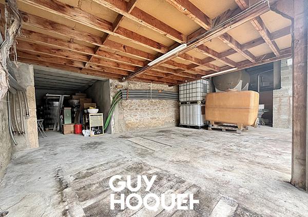 Propriété Viticole en Pierre - Deux Maisons + Dépendances et Terrain - 71960 FUISSE