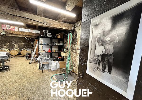 Propriété Viticole en Pierre - Deux Maisons + Dépendances et Terrain - 71960 FUISSE